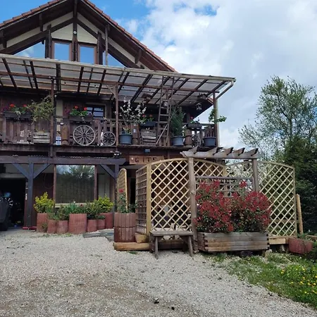 別荘 Le Nid Du Caveau